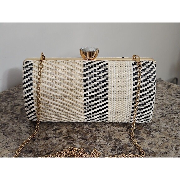 Beautiful Alessia Woven Straw Beige & Black Stripe Clutch Purse W/ Chain 8" - Picture 2 of 10